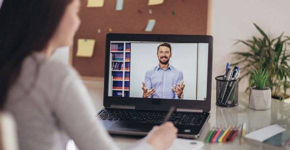 Studiare online per non rinunciare alla scuola